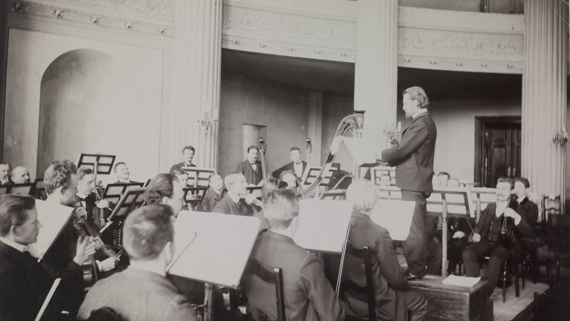 Sibeliuksen orkesteri Kajanus johtaa