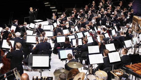 Susanna Mälkki ja Helsingin kaupunginorkesteri