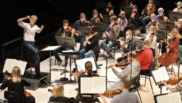 Susanna Mälkki ja Helsingin kaupunginorkesteri