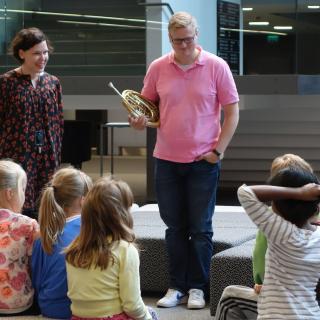 Soitinesittely käyrätorvi